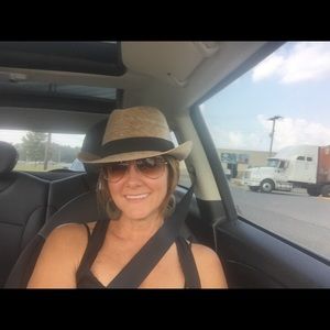 Meet your Posher, Joyce